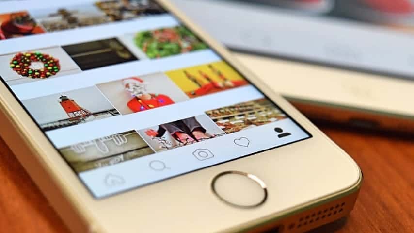 How to Add Captions to a Video: TikTok, IG and YouTube. Screen of a Mobil Phone with social videos open by Wokandapix at Pixabay. Pixabay License.
