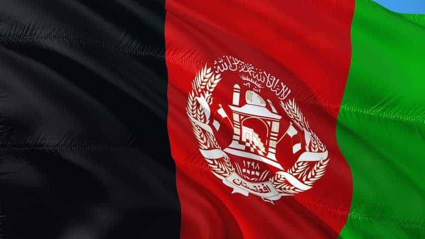 Image of the flag of Afghanistan to illustrate an article on Pashto voiceover, Pashto voice-over, Pashto voice over, Pashto translation, and Pashto subtitling. Image by jorono from Pixabay