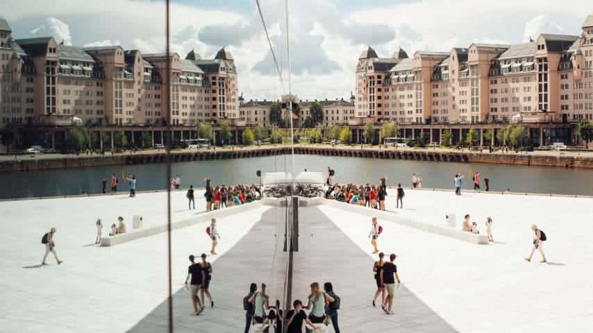 English to Norwegian Audio and Video Translation Guide. Photo of the Oslo Opera House, Oslo, Norway by Oliver Cole at Unsplash. Unsplash License, https://unsplash.com/es/fotos/aS3ftVZLrVI